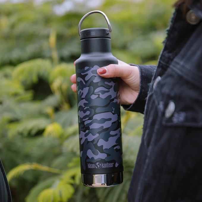 Klean Kanteen Classic Vacuum Insulated 592 ml hand