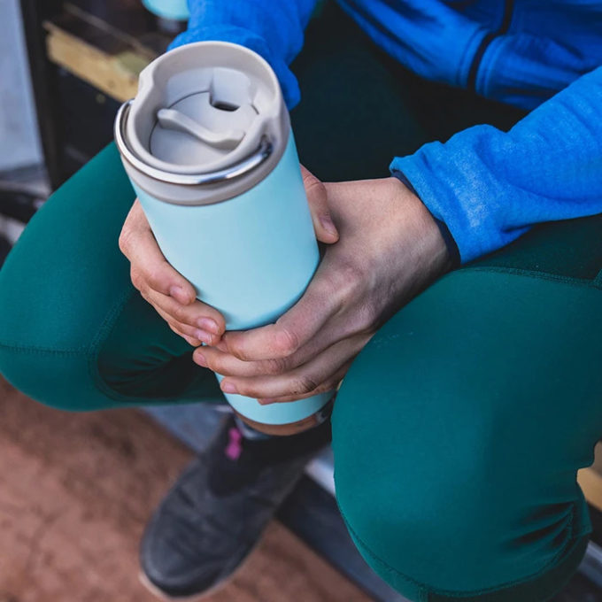 Klean Kanteen TKWide Insulated Thermosbeker hand